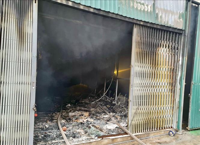 Hà Nội kịp thời khống chế đám cháy trên phố Định Công